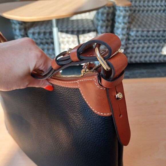 NWT Dooney & Bourke Black Pebble Grain Leather Hobo Bag w/ Tan Straps R924 BL - Picture 7 of 14